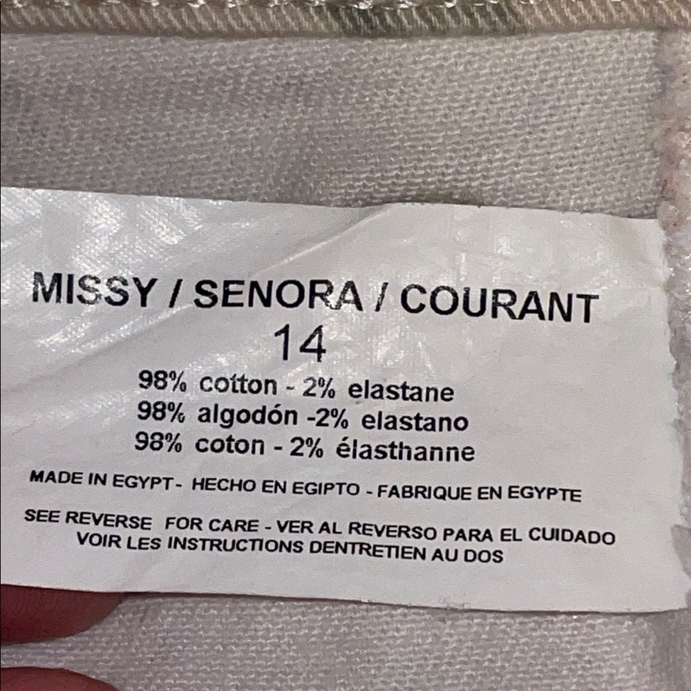 Gloria Vanderbilt Beige Floral Women's Capris. Size 14. - Picture 6 of 10